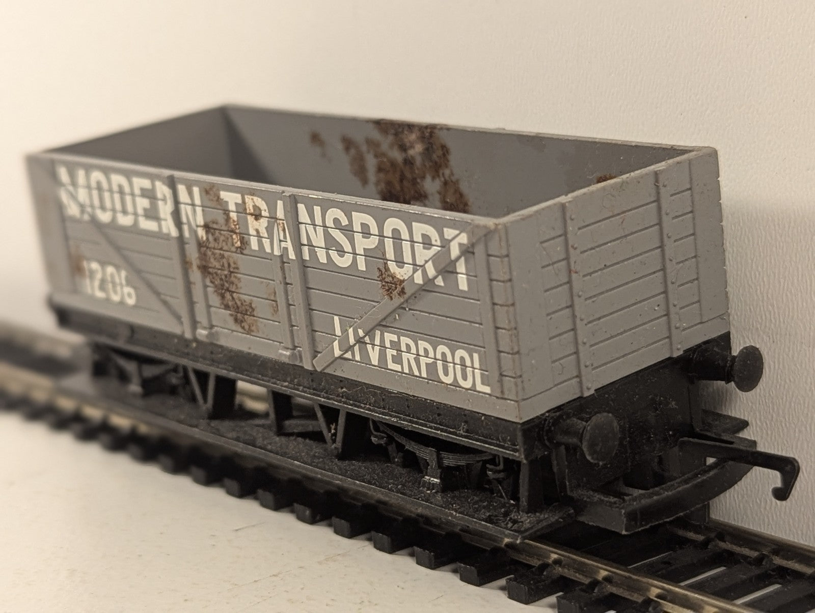 Hornby OO Gauge Modern Transport Liverpool 7 Plank Wagon Goods Wagon