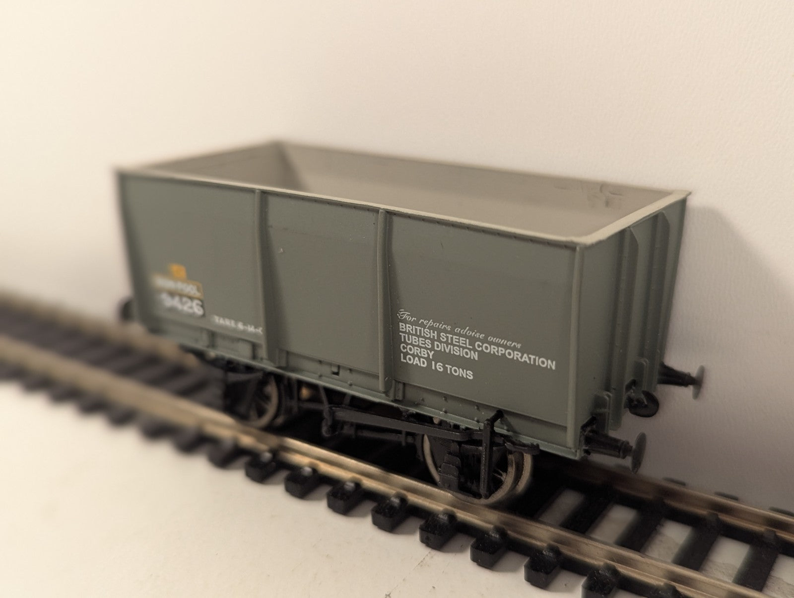 Bachmann 37-400A OO Gauge 16T Tippler Wagon British Steel Corby