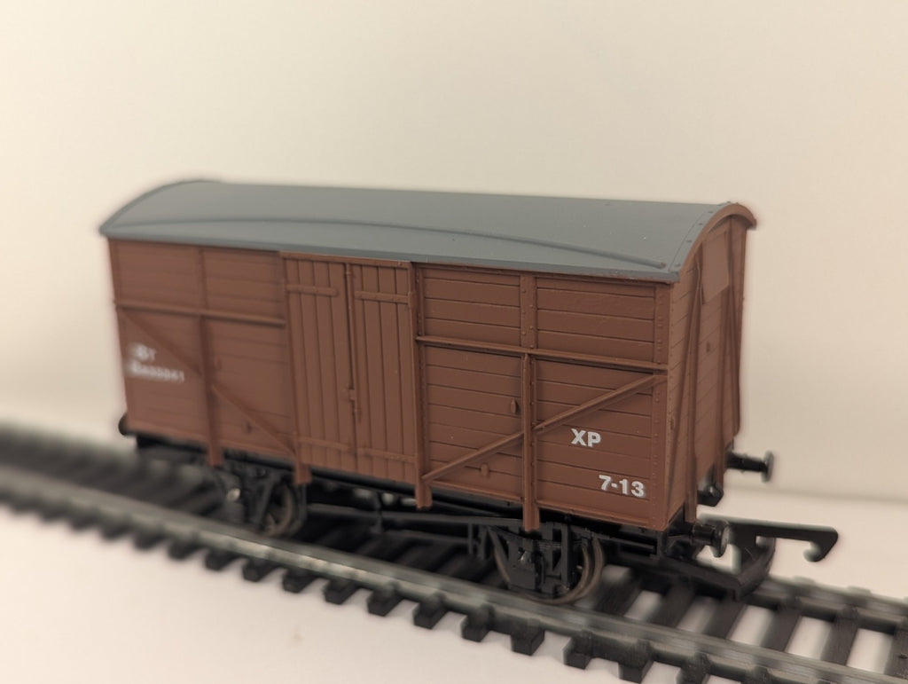 Dapol B584 OO BR Bauxite Fruit Van