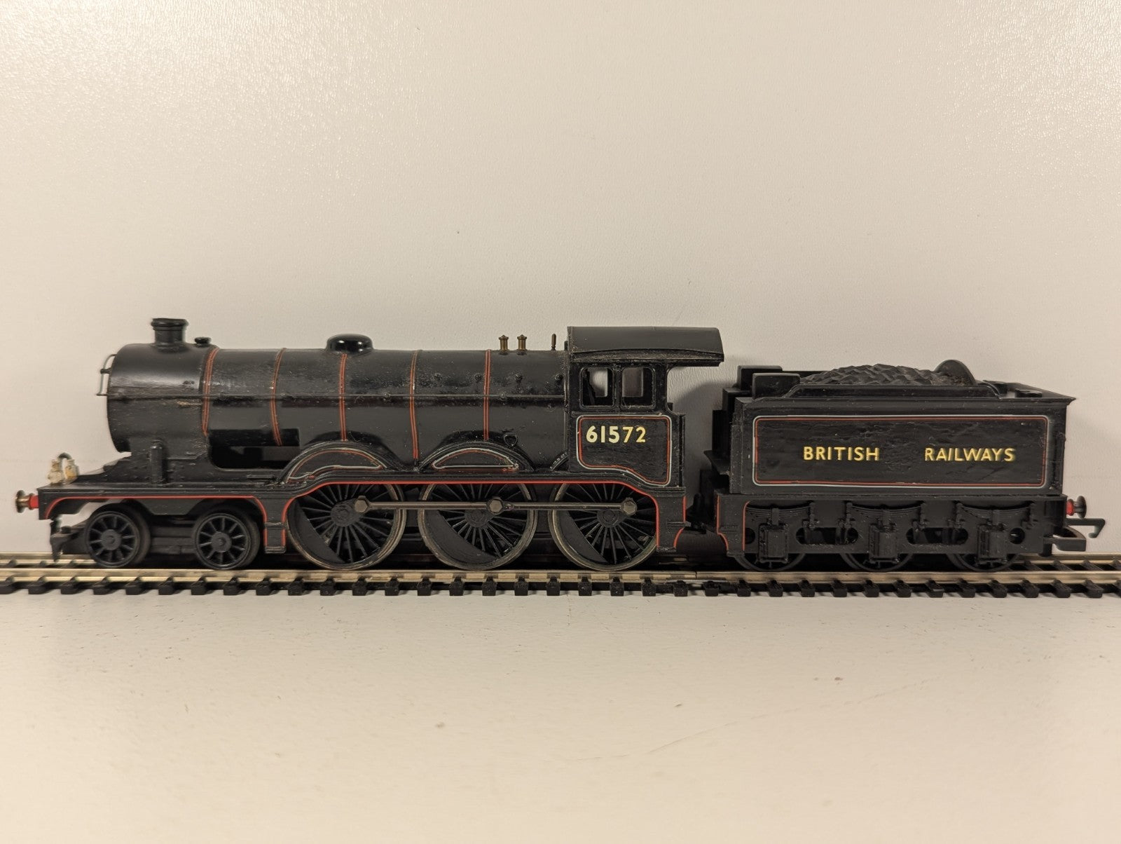 Hornby R2154A LNER B12 BR Lined Black