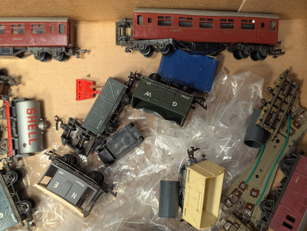 OO Gauge Job Lot of Model Railway Spares & Parts - Lot 208