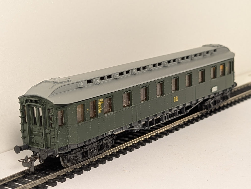 VEB Modellbahnwagen Dresden 426/935 HO Gauge D-Zug Oberlicht Coach