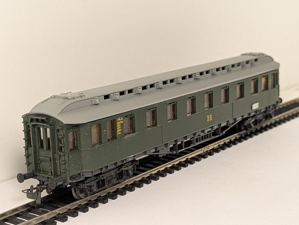 VEB Modellbahnwagen Dresden 426/935 HO Gauge D-Zug Oberlicht Coach