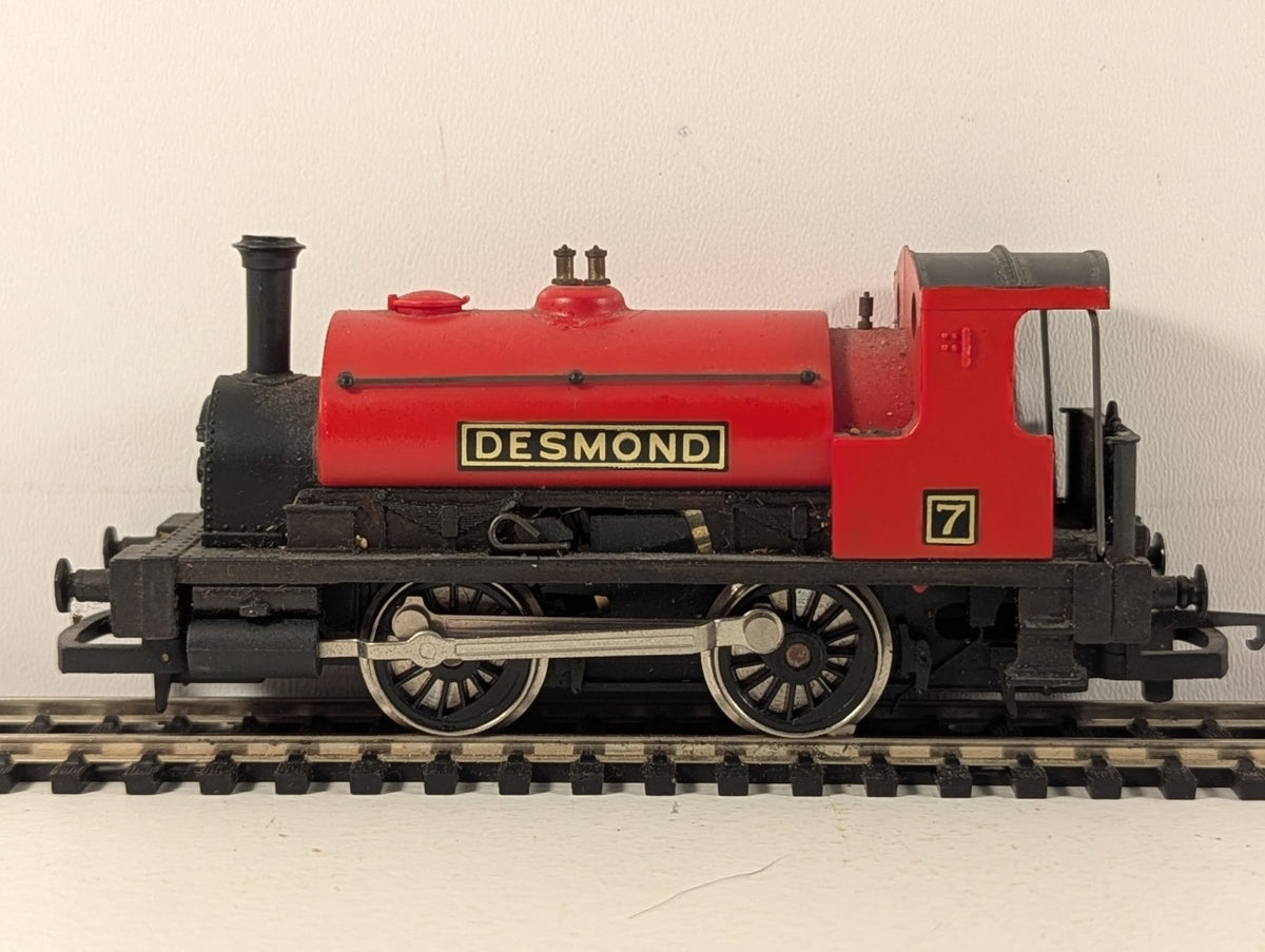 Hornby OO Gauge 0-4-0 Saddle Tank Desmond Steam Locomotive 7 Red