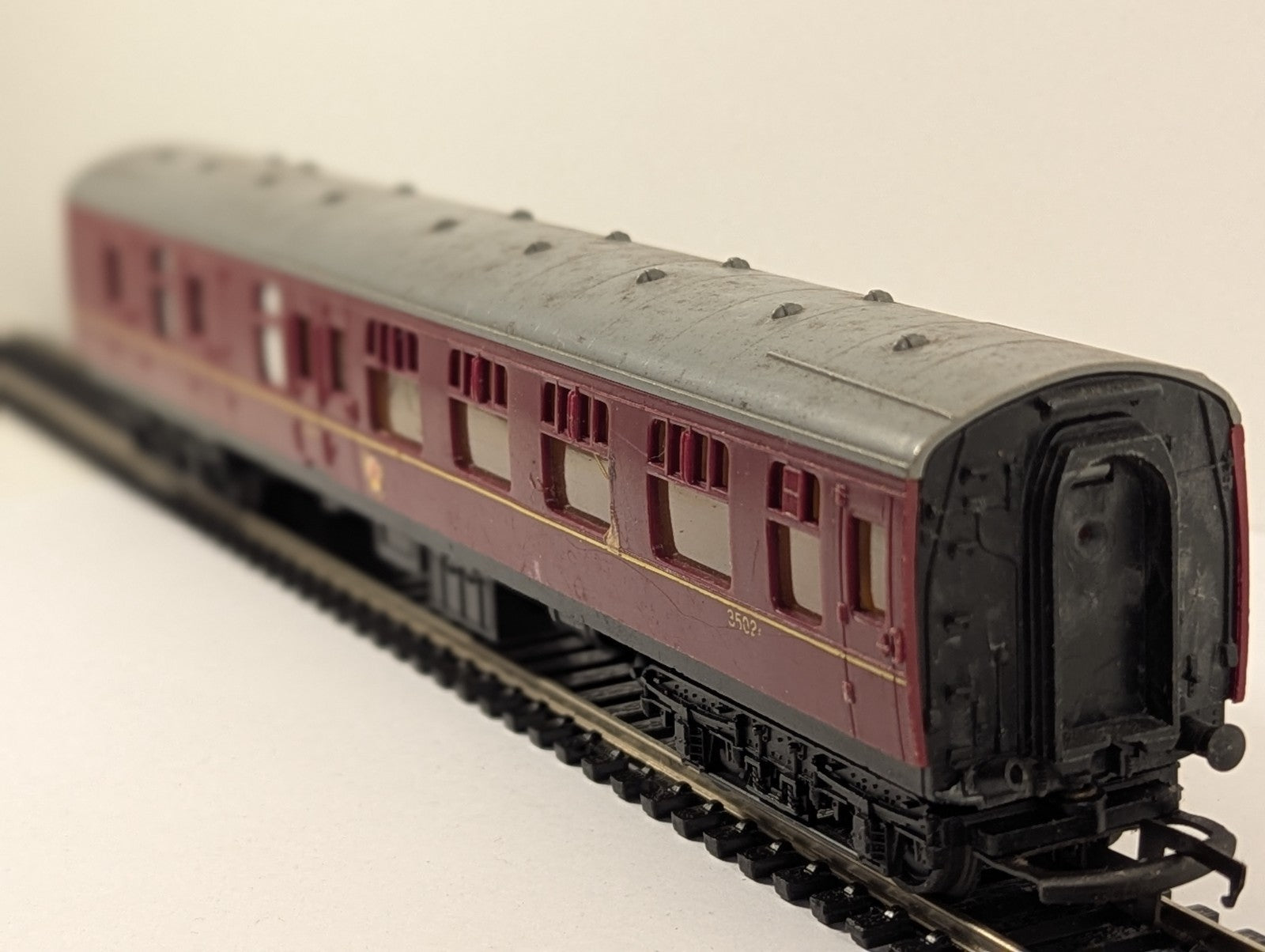 Tri-ang Hornby R423 OO Gauge Mk1 Brake Coach BR Maroon Missing Buffer