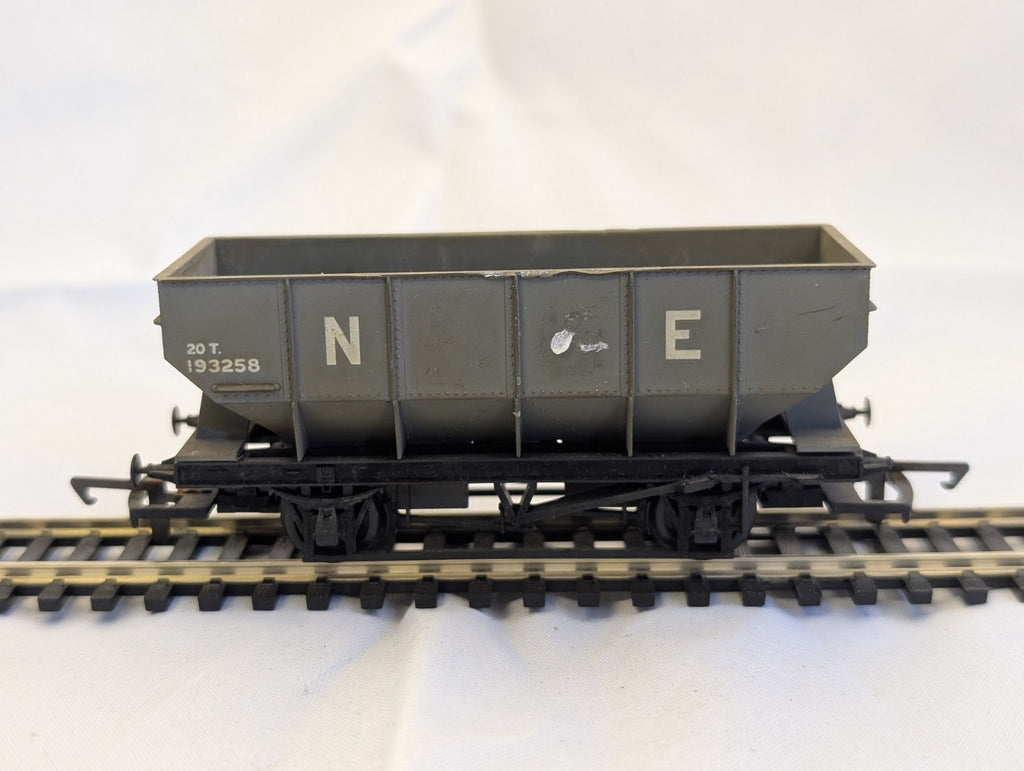 Mainline 937357 20T Hopper Wagon LNER “NE” Grey