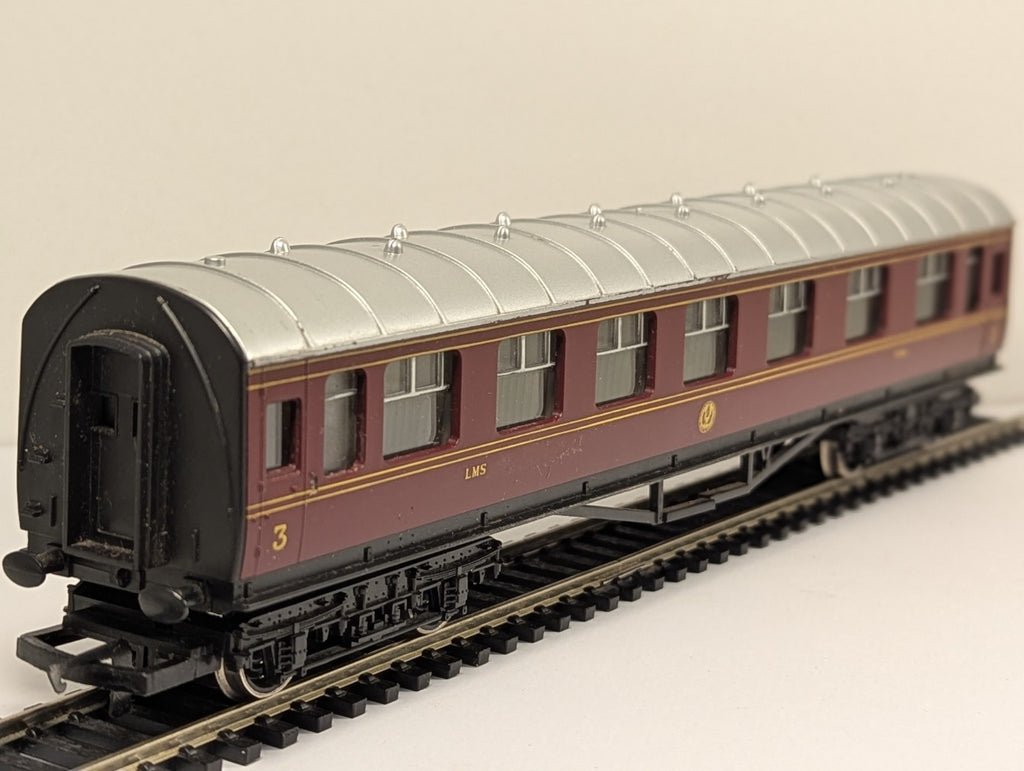 Hornby OO Gauge LMS Period III Corridor 3rd and 1st Class composite Coach