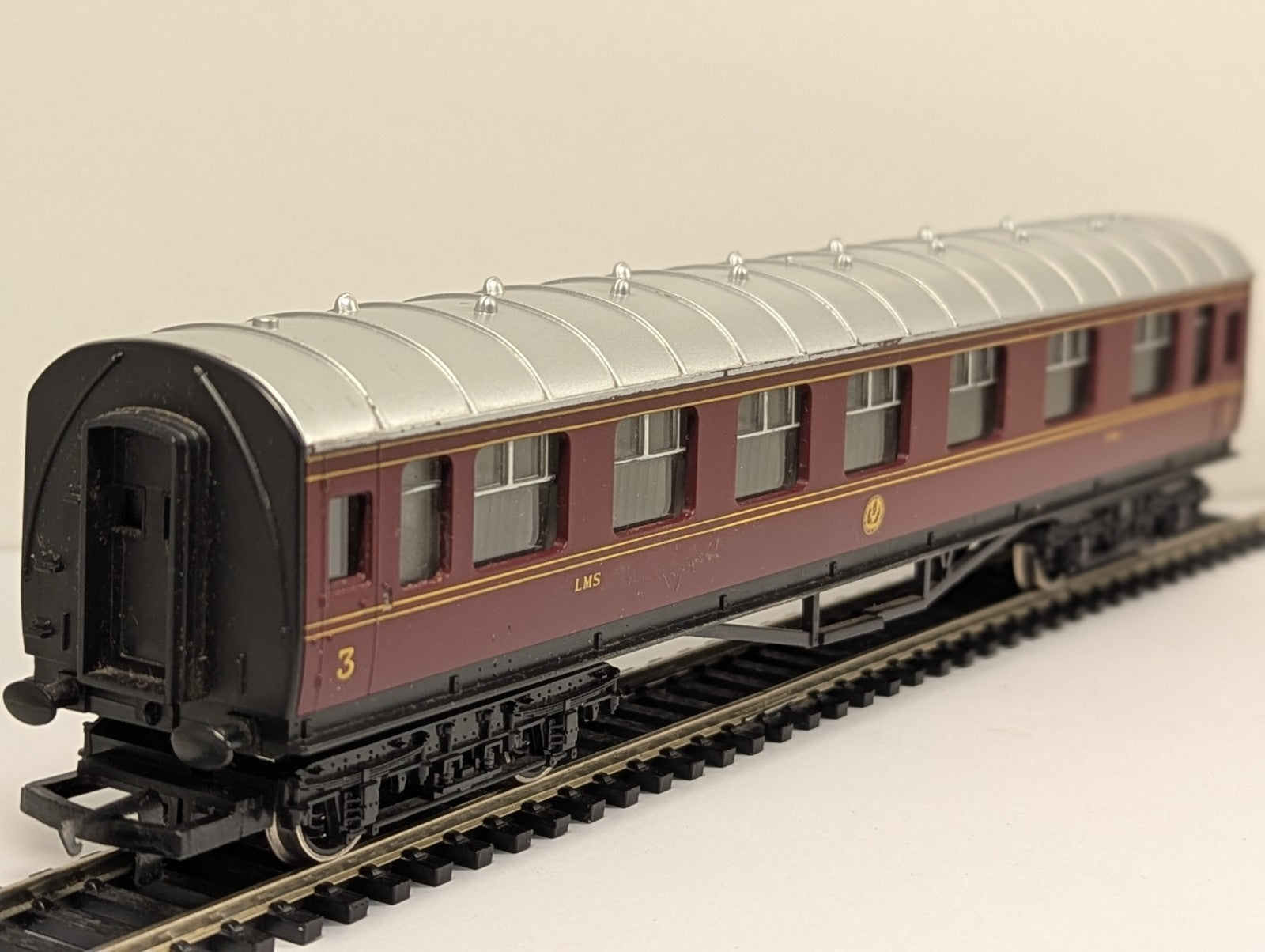 Hornby OO Gauge LMS Period III Corridor 3rd and 1st Class composite Coach