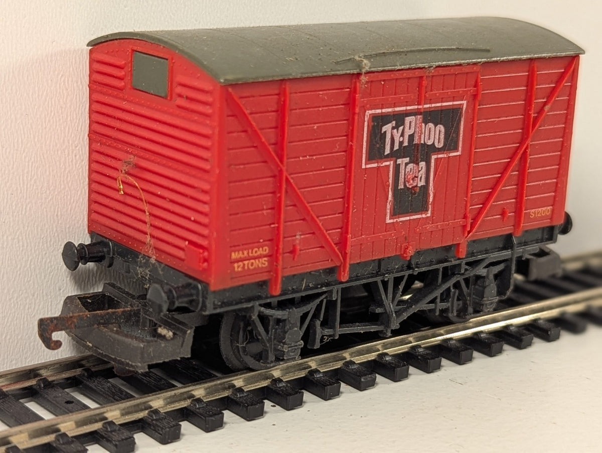 Lima 305601 OO Gauge Ventilated Box Van – Typhoo Tea