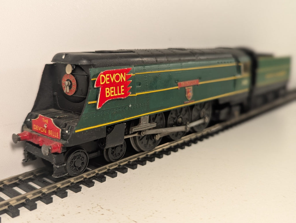 Hornby OO Gauge West Country Class 'Tavistock' Locomotive 34011 BR Green