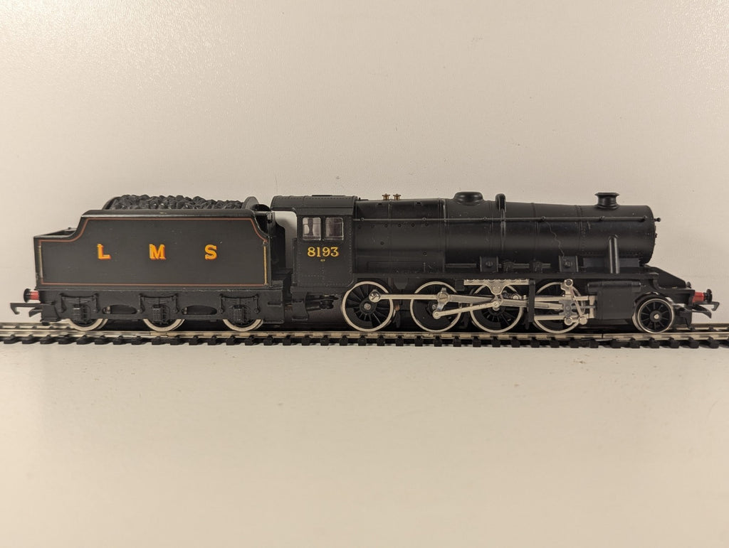 Hornby R315 OO Gauge LMS Class 8F 2-8-0 Steam Loco 8193 - Wrong Tender