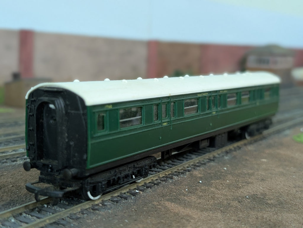 Tri-ang/Hornby R750 OO Gauge SR Caledonian Brake Coach No. 1750 - Boxed