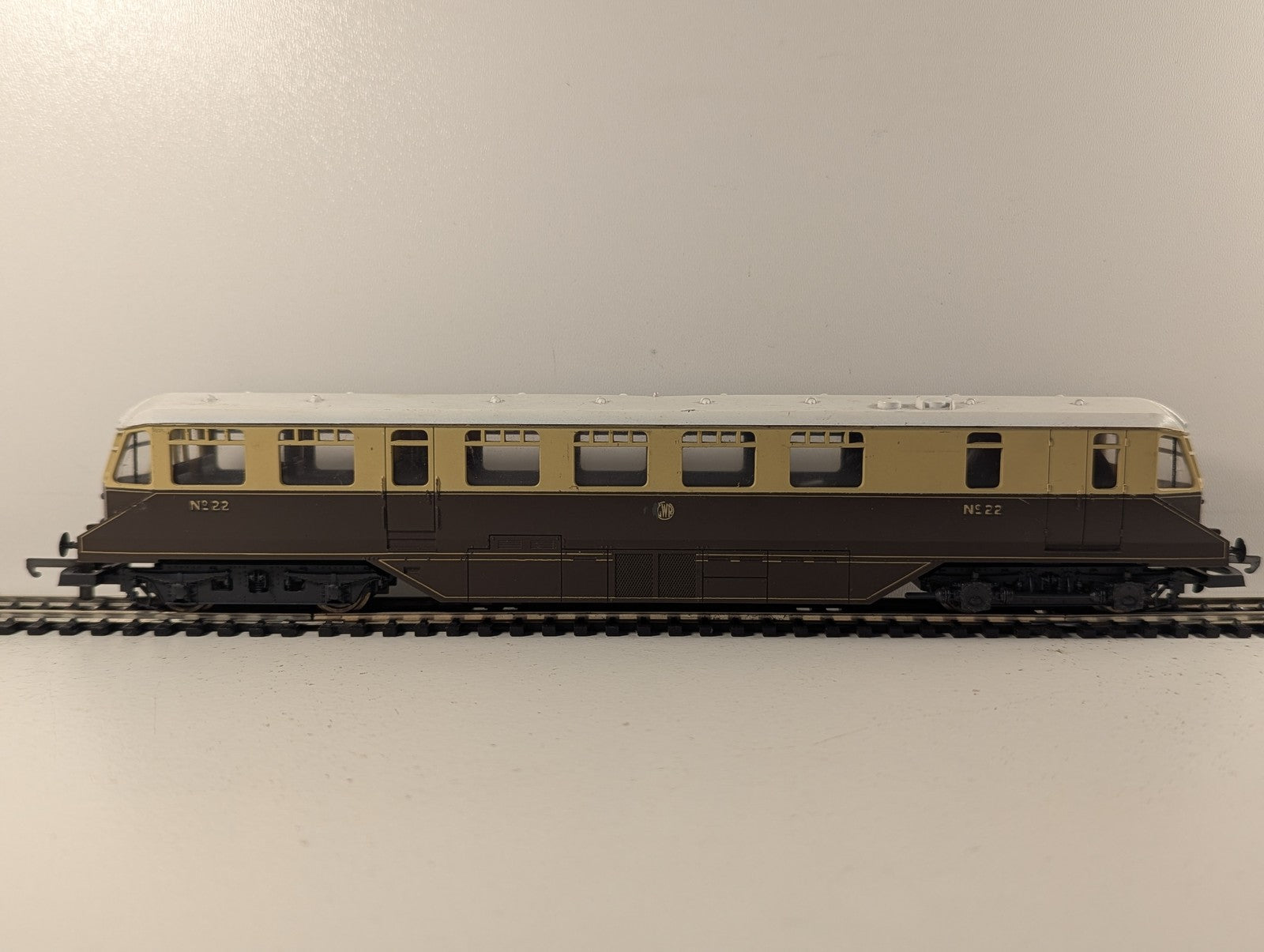 Lima OO Gauge GWR Passenger Railcar No. 22 Diesel Railcar GWR Chocolate & Cream