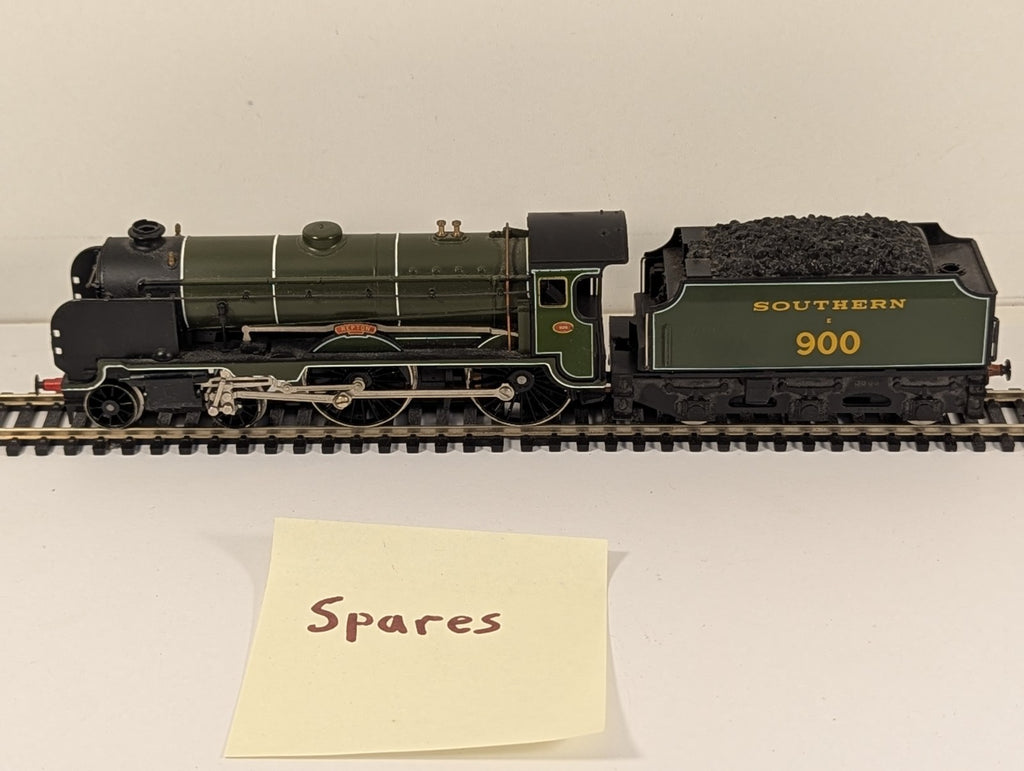 Hornby OO Gauge Schools Class 4-4-0 No. 926 'Repton' with  Wrong Tender