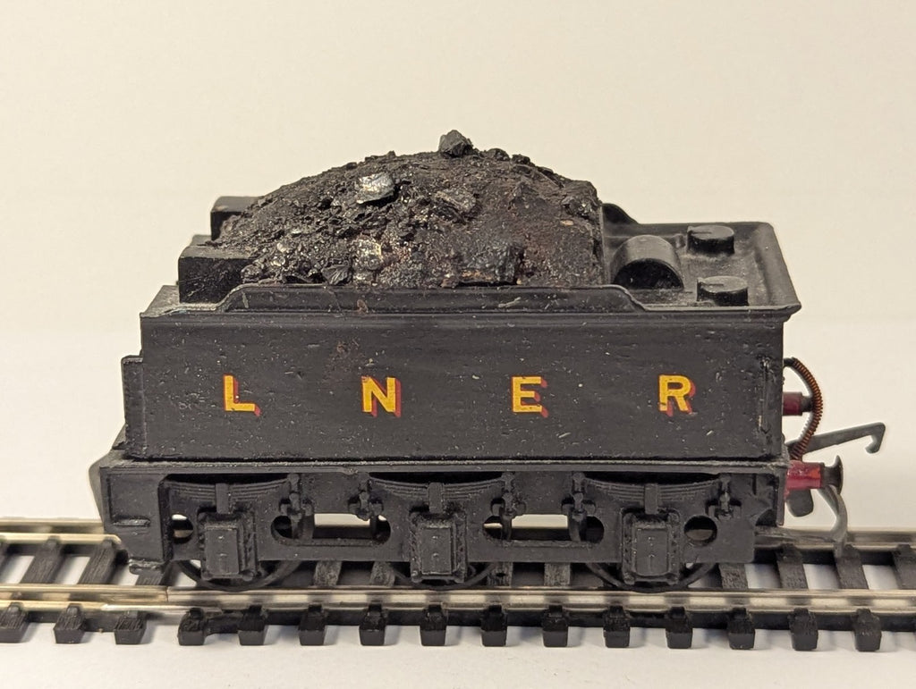 Mainline Class 2P 4-4-0 Steam Locomotive 40568 BR Black OO Gauge