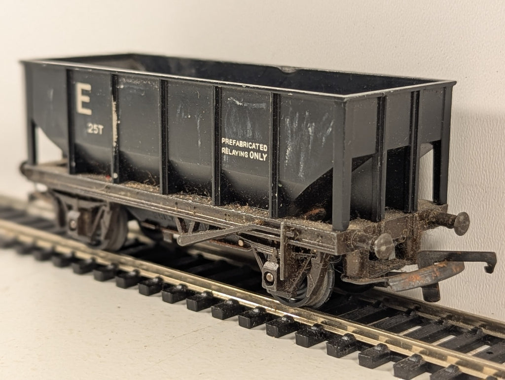 Tri-ang OO Gauge 25 Ton Hopper Wagon 'Prefabricated Relaying Only'