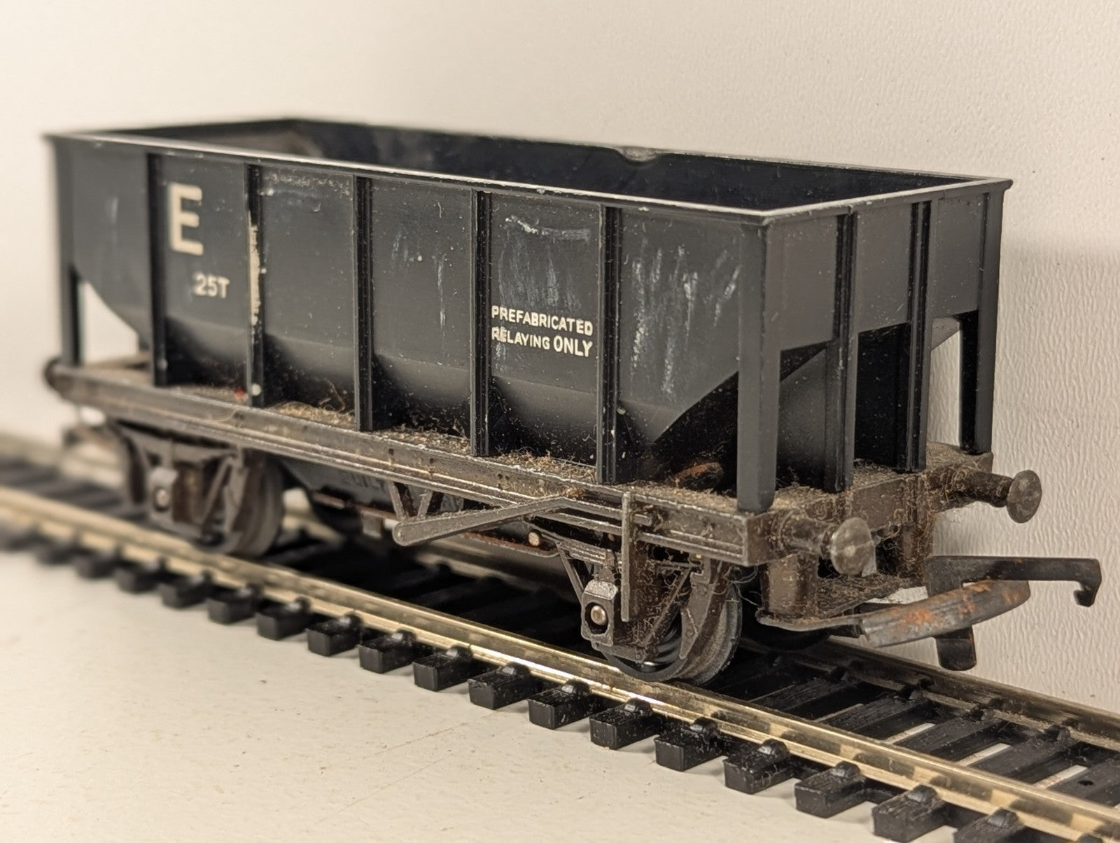 Tri-ang OO Gauge 25 Ton Hopper Wagon 'Prefabricated Relaying Only'