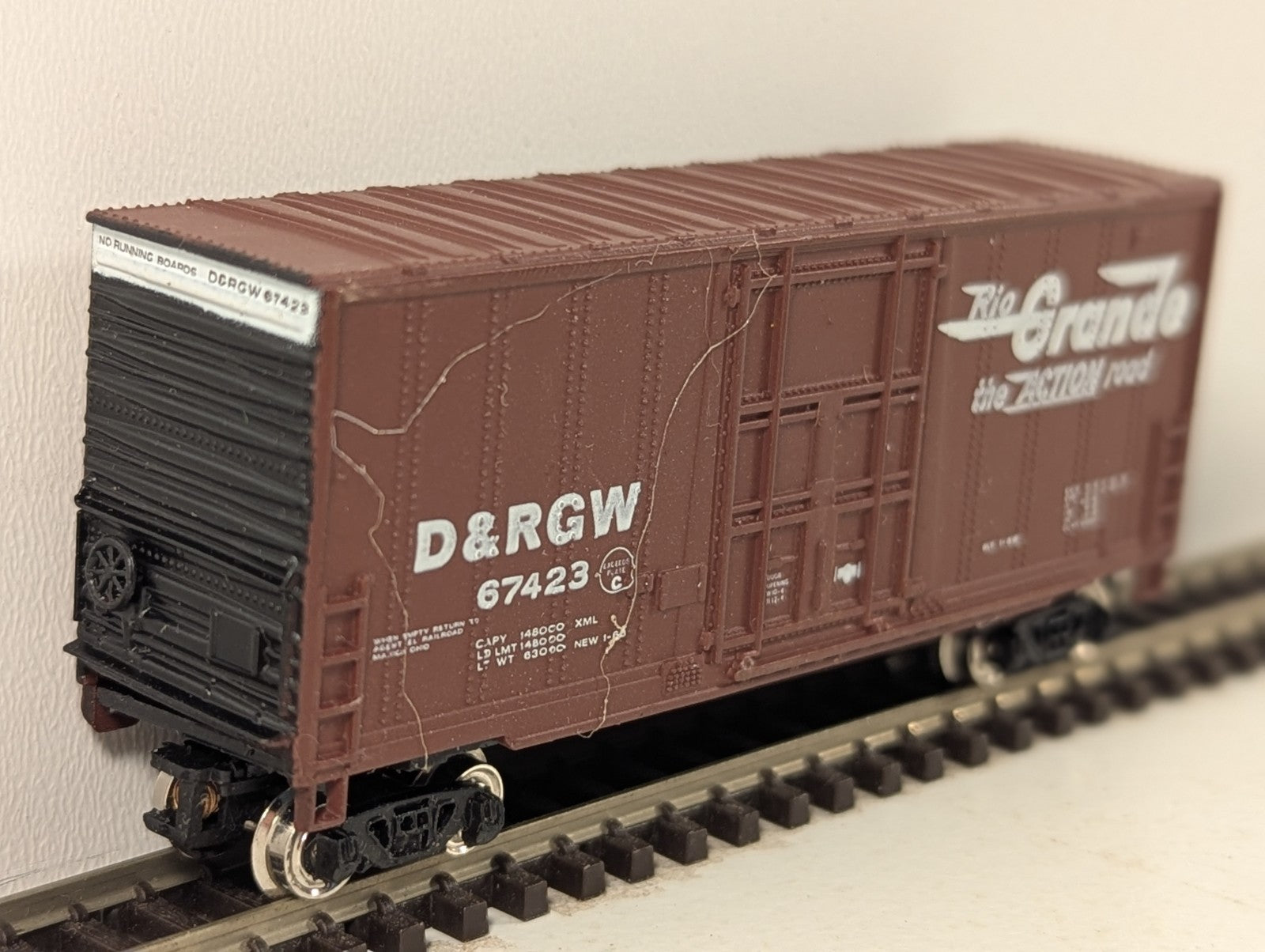 Bachmann N Gauge Denver & Rio Grande Western Hi-Cube Box Car - Missing Coupler