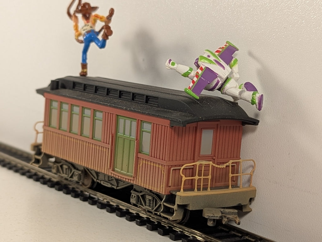 Hornby OO Gauge Toy Story Express Passenger Coach with Woody & Buzz