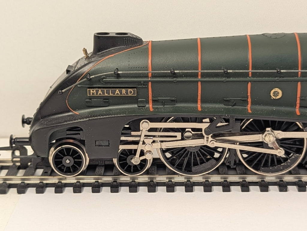 Hornby OO Gauge Class A4 Pacific 'Mallard' Steam Locomotive 60022