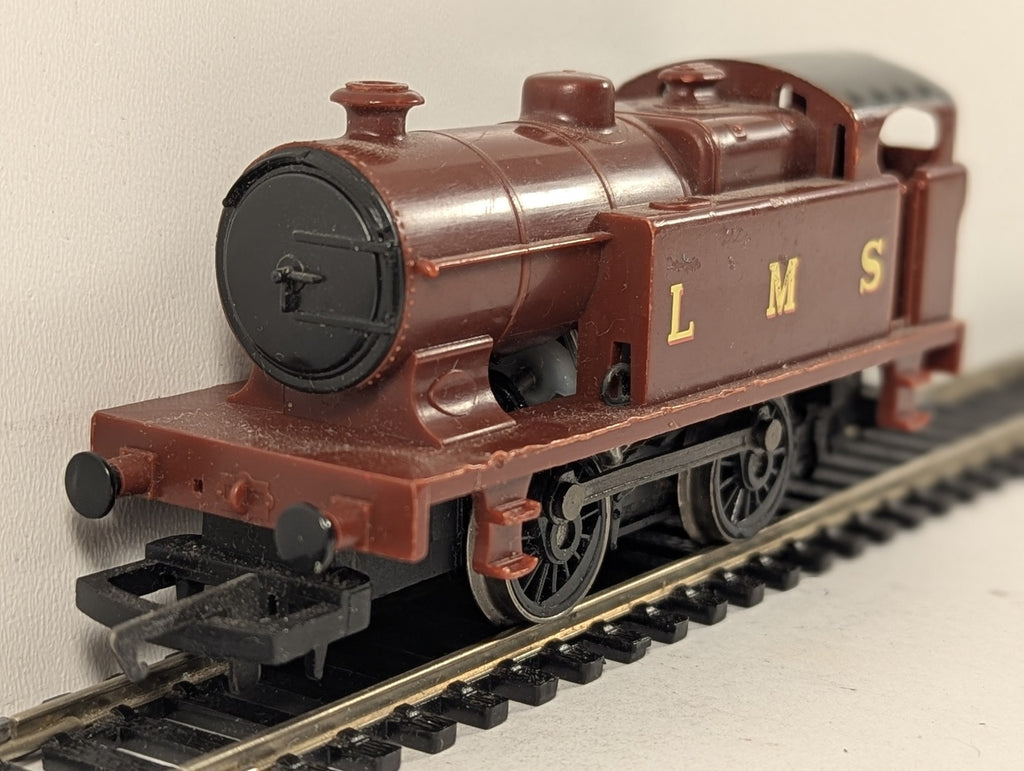 Hornby OO Gauge 0-4-0 Tank Locomotive Steam Locomotive LMS Maroon