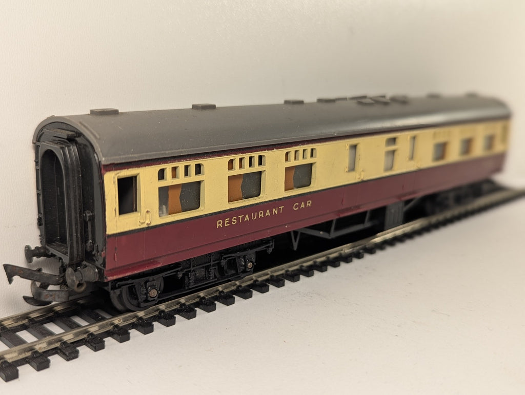 Tri-ang OO Gauge Restaurant Car Passenger Coach M2001 BR Carmine & Cream R228