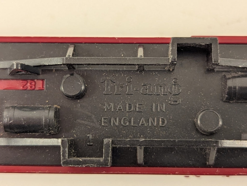 Tri-ang T82 TT Gauge BR Mk1 Composite Coach