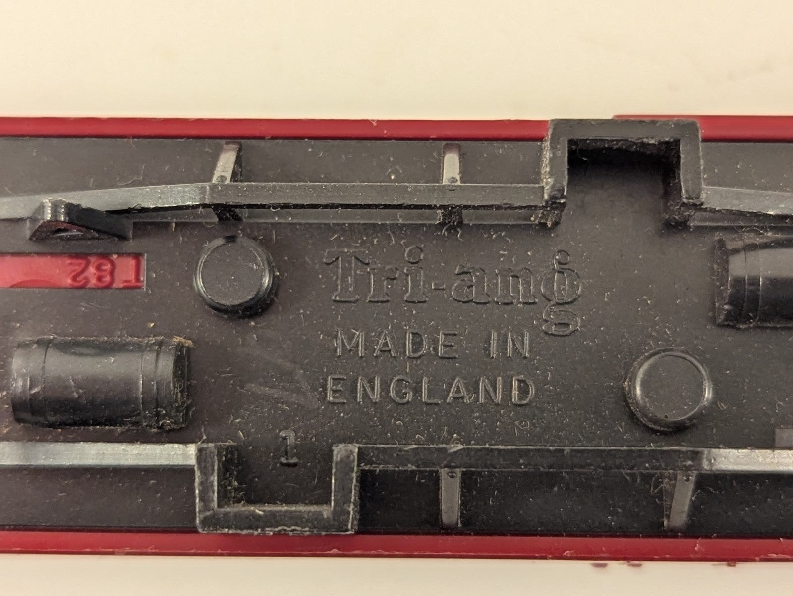 Tri-ang T82 TT Gauge BR Mk1 Composite Coach