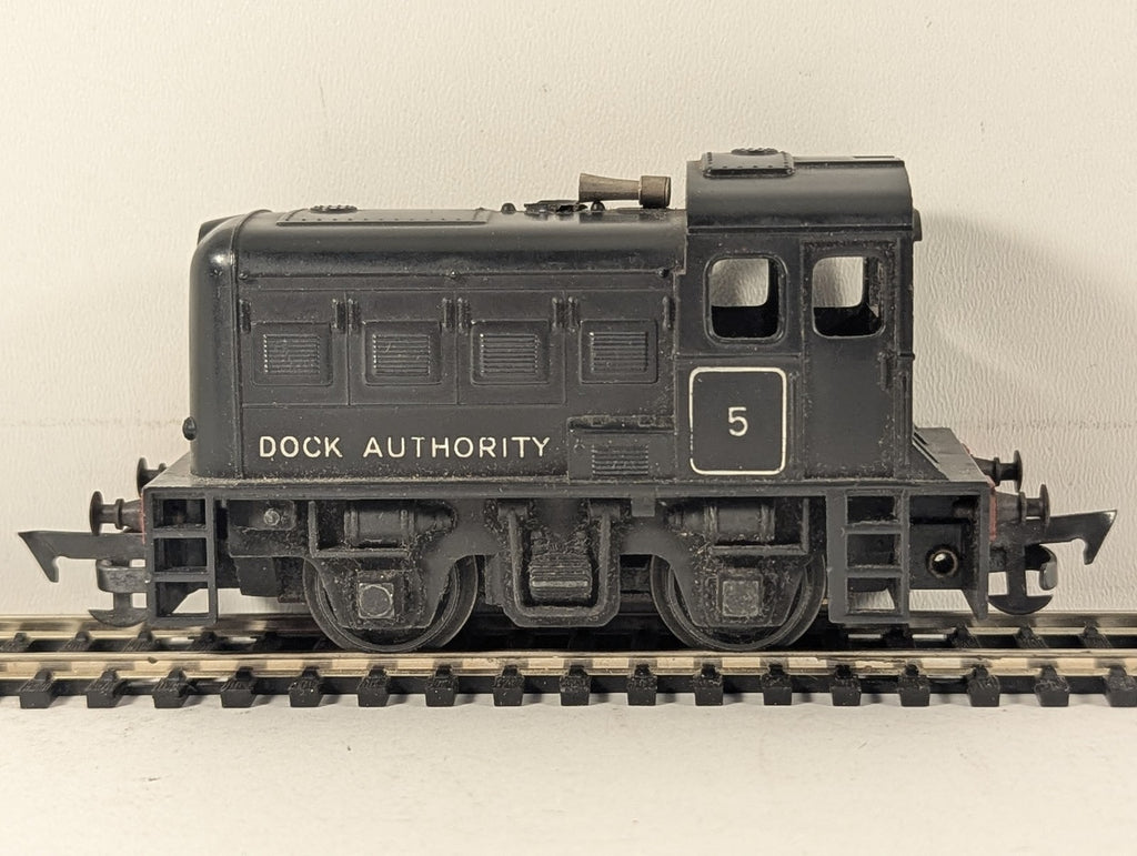 Tri-ang OO Gauge Dock Authority Shunter Locomotive 5 Dock Authority Black