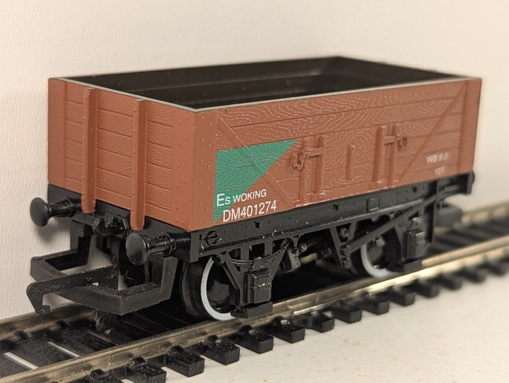 Hornby OO Gauge BR Departmental 5 Plank Wagon 'Es' Woking Goods Wagon