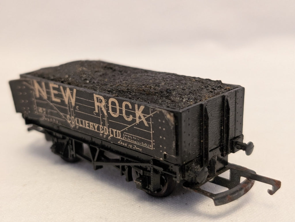 Mainline OO Gauge 7 Plank Coal Wagon New Rock Goods Wagon