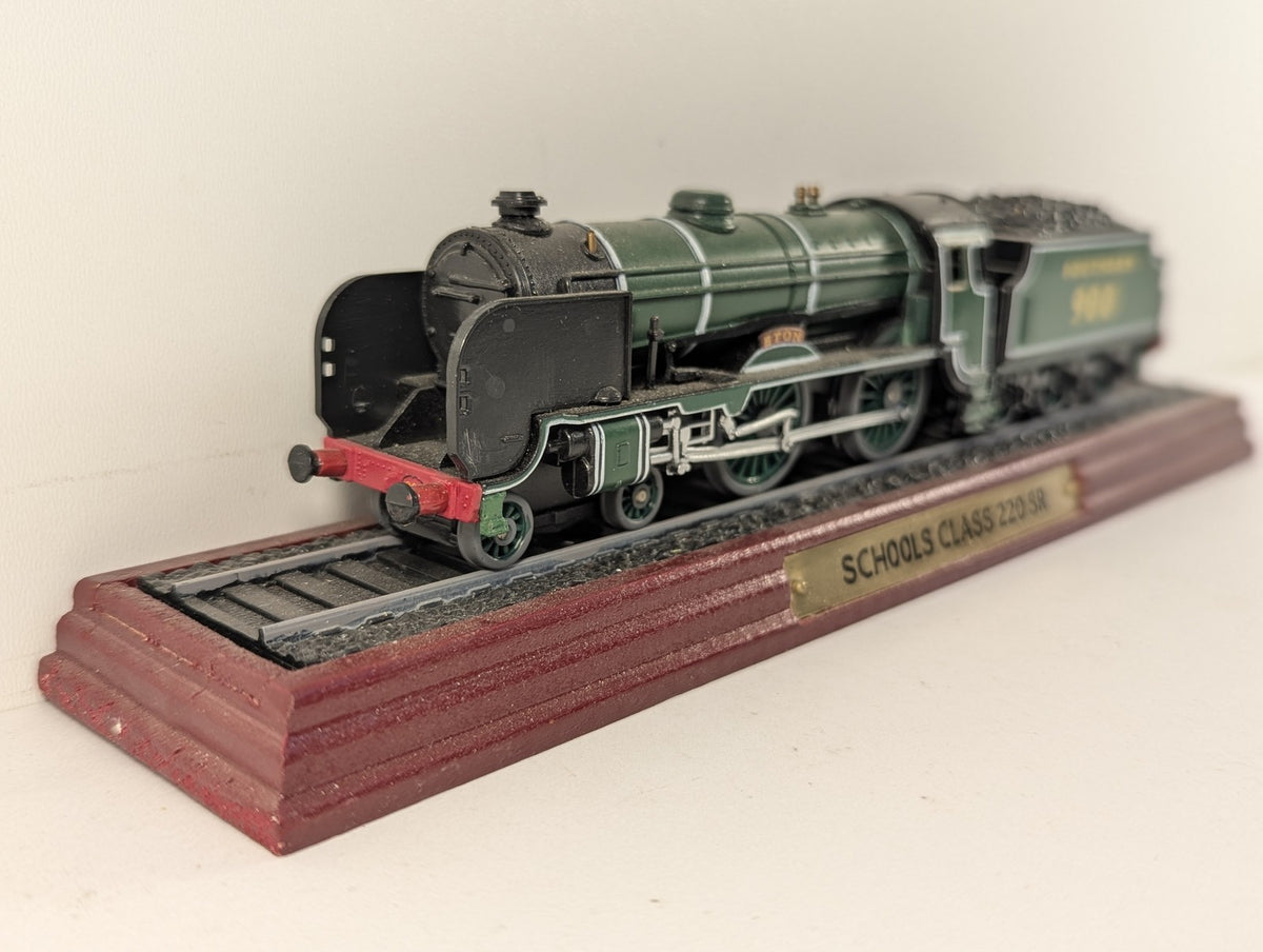 Atlas Editions 1:100 Scale Schools Class 4-4-0 Eton Static Model Locomotive 900