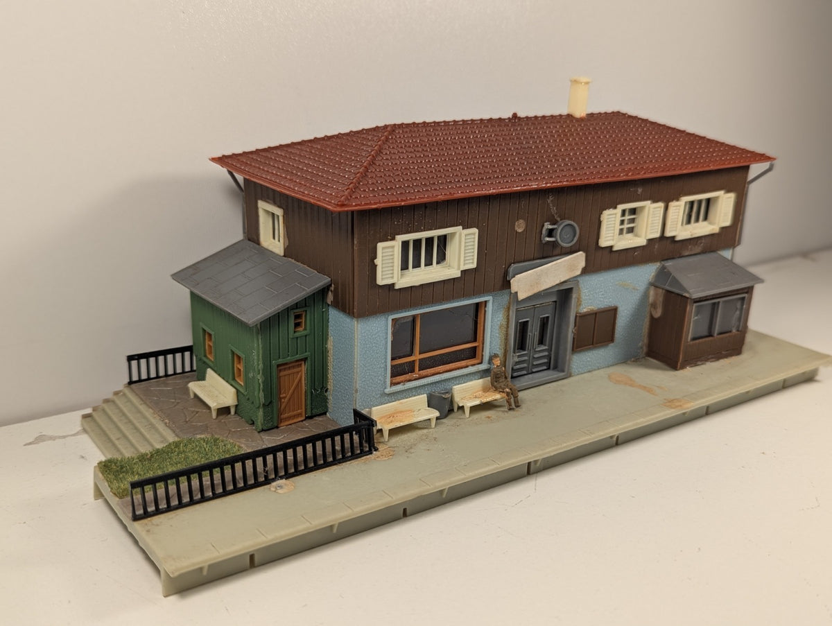 Faller B-96 H0 Holzhausen Station Kit