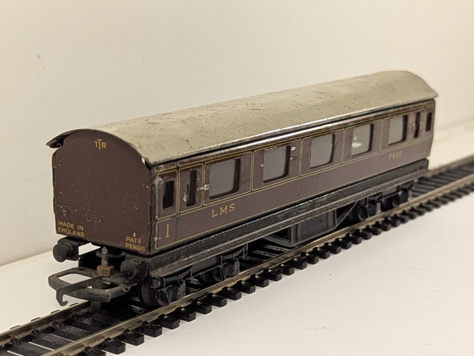 Trix OO Gauge LMS Tinplate 1st Class Composite Coach