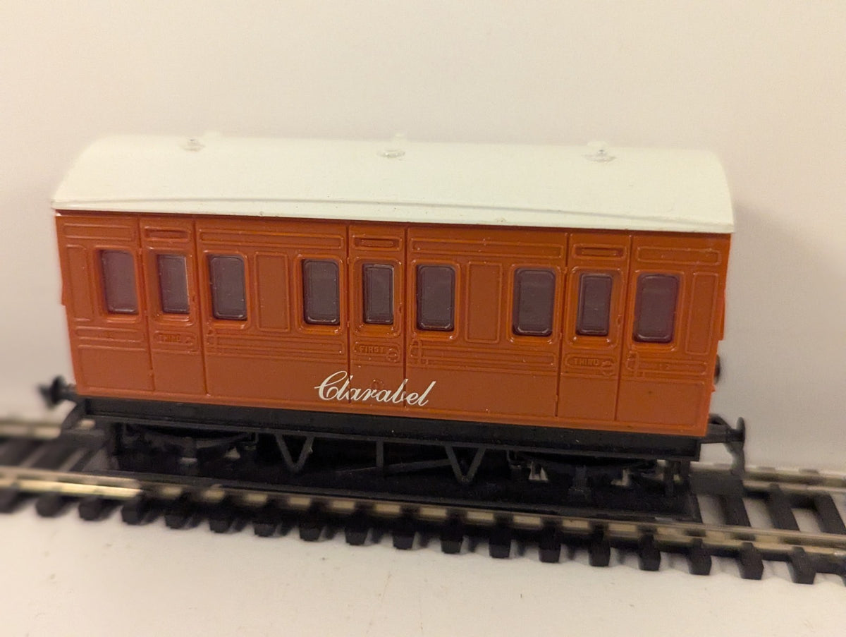 Hornby OO Gauge Thomas & Friends Clarabel Coach