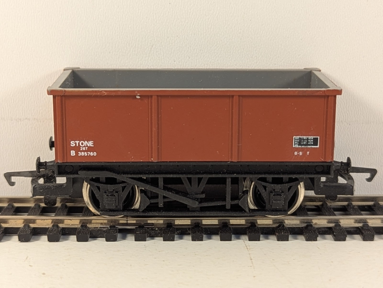 Hornby Railways OO Gauge 26T Stone Wagon Goods Wagon B385760 BR Bauxite