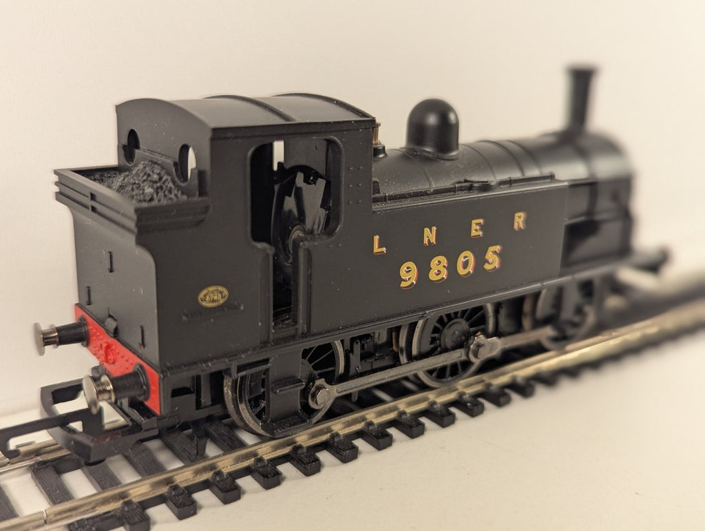 Hornby R2970X Class J83 0-6-0T Locomotive 9805 LNER Black DCC Fiited