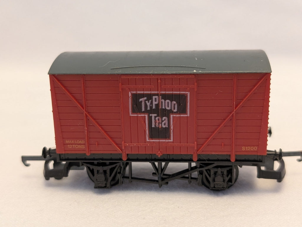 Lima OO Gauge Typhoo Tea Closed Van Goods Wagon S1200 Typhoo Tea