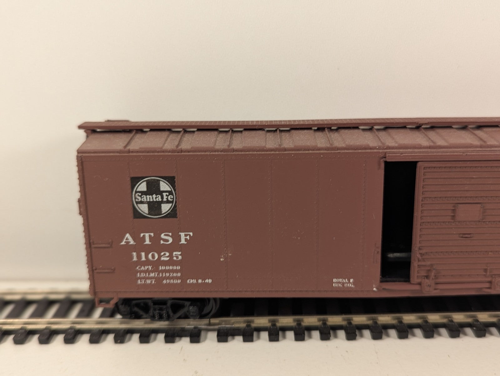 Athearn HO Scale Santa Fe 50' Single Door Boxcar No.11043 – El Capitan Series