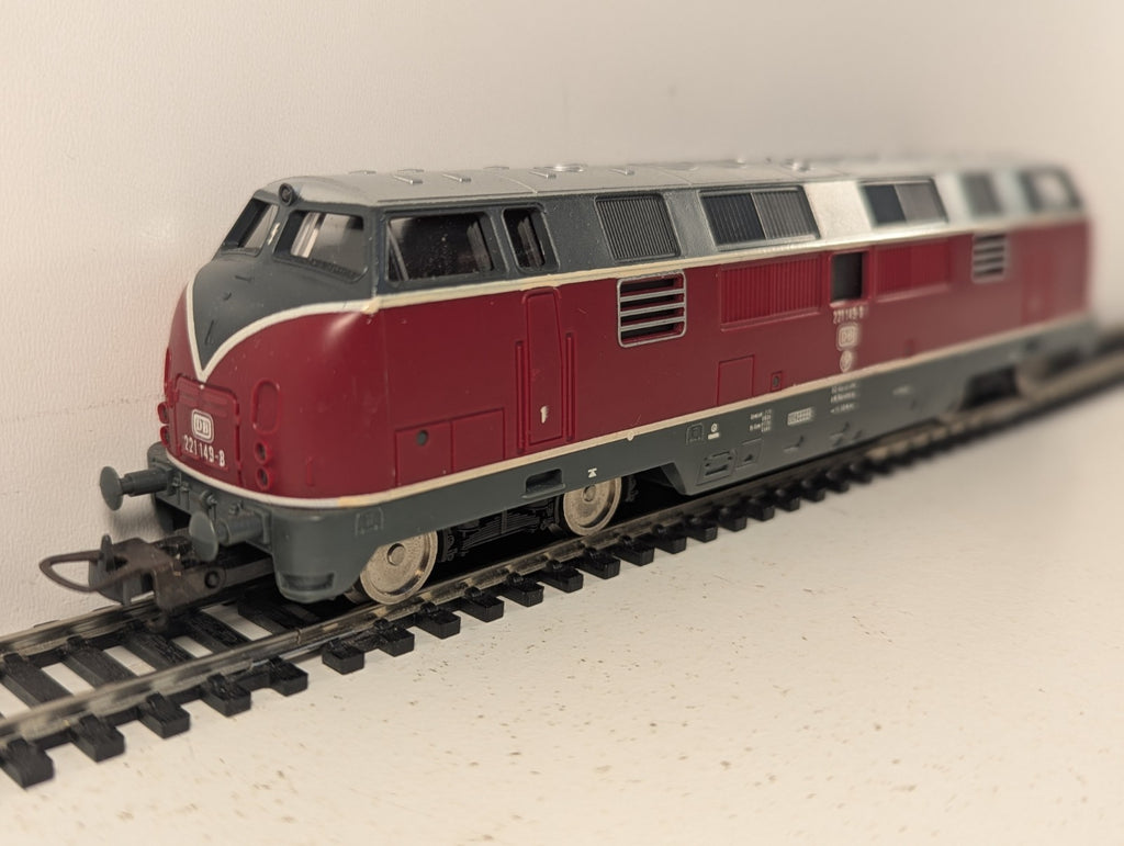 Lima HO Gauge DB Class 221 Diesel Locomotive 221 149-8 DB Crimson & Grey