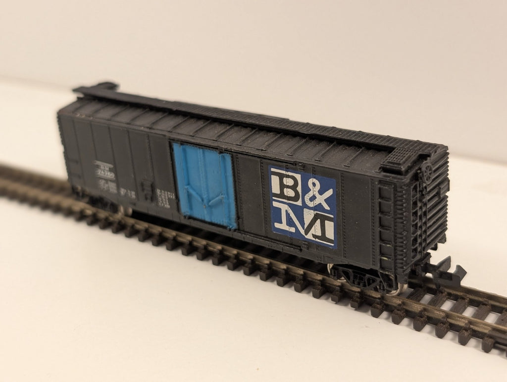 Bachmann N Gauge Boston & Maine 50' Box Car – No. 74750