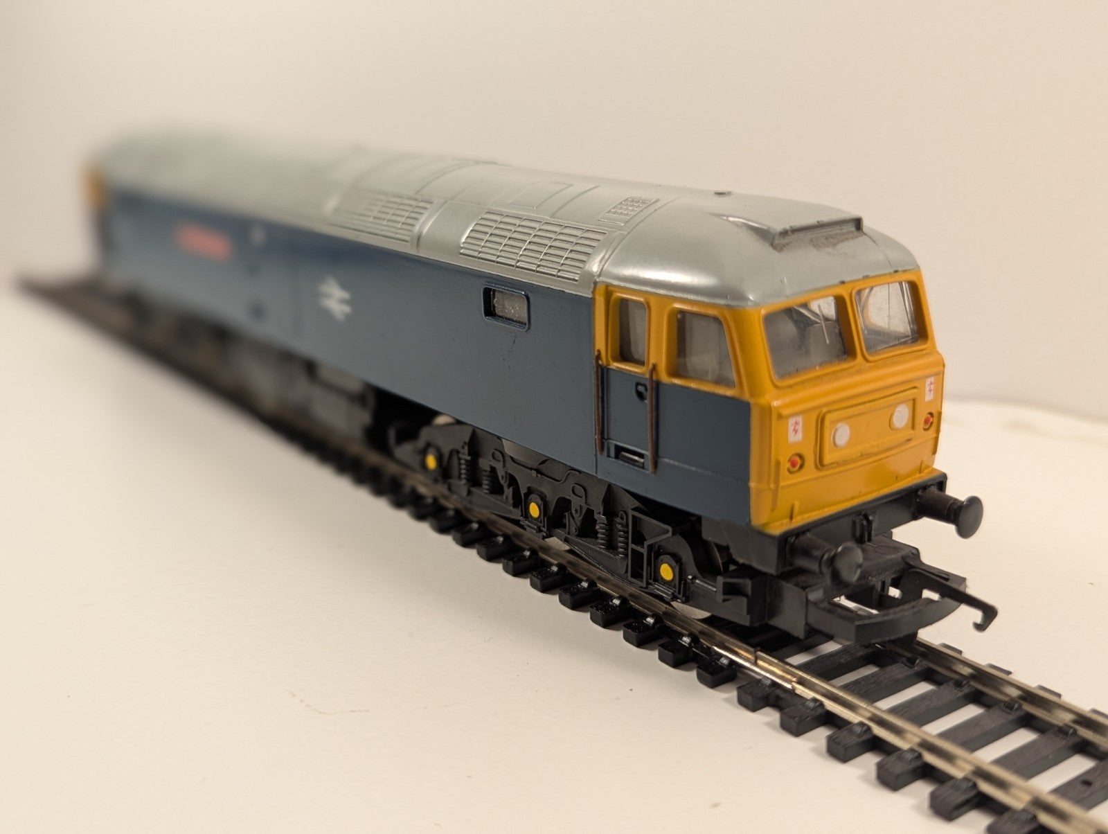Hornby R319 OO Gauge Class 47 No. 47541 “The Queen Mother”