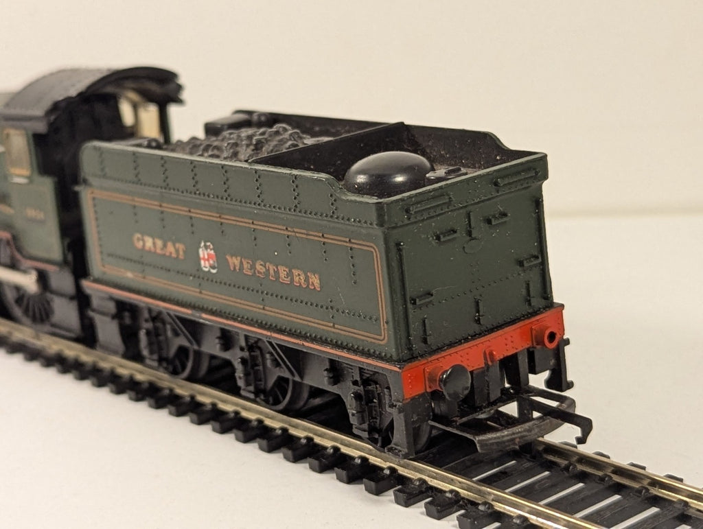 Hornby OO Gauge GWR Hall Class 'Kneller Hall' Steam Locomotive 5934