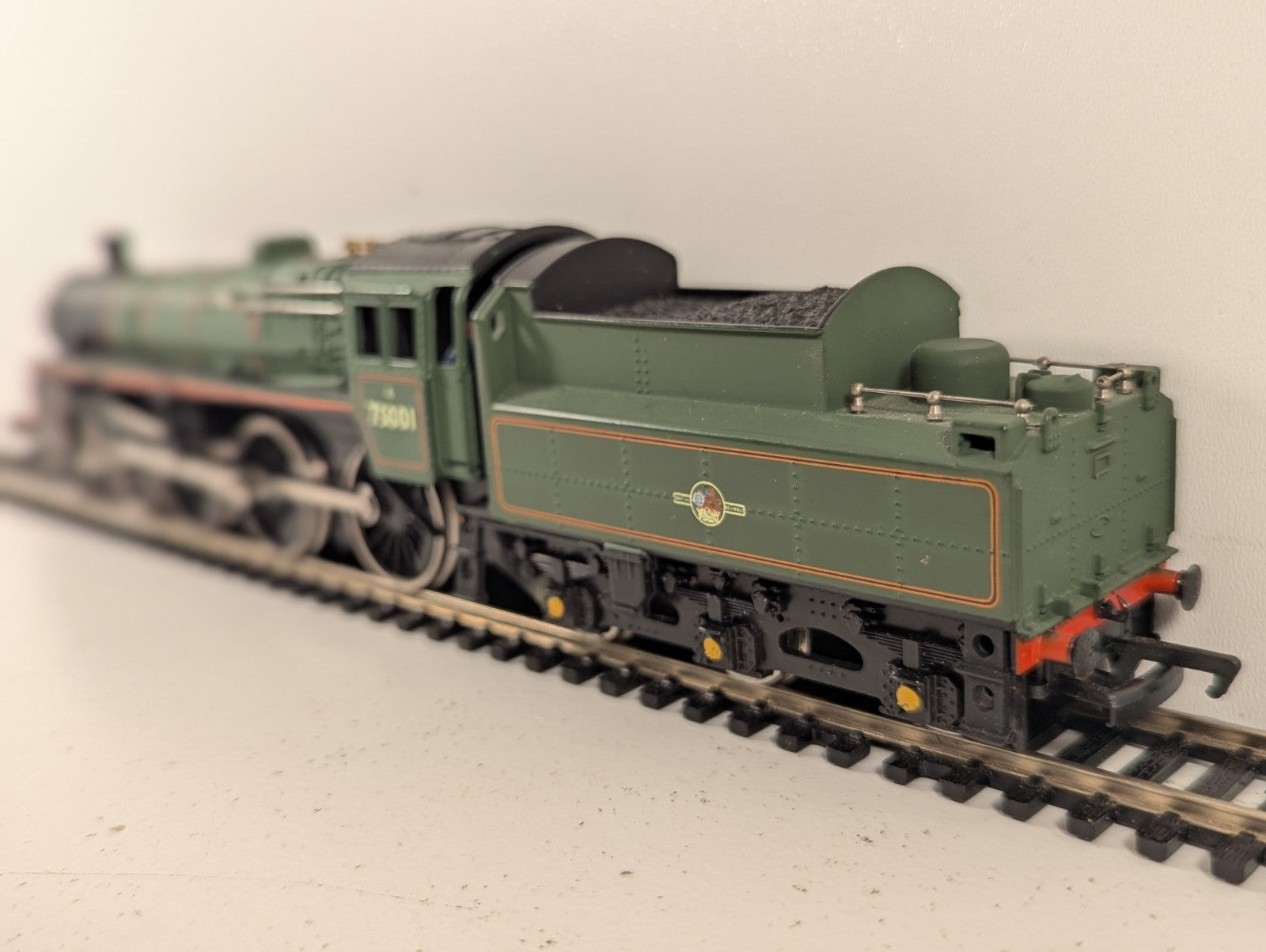 Mainline 37-053 BR Standard Class 4 4-6-0 Steam Locomotive Green OOGauge - Boxed