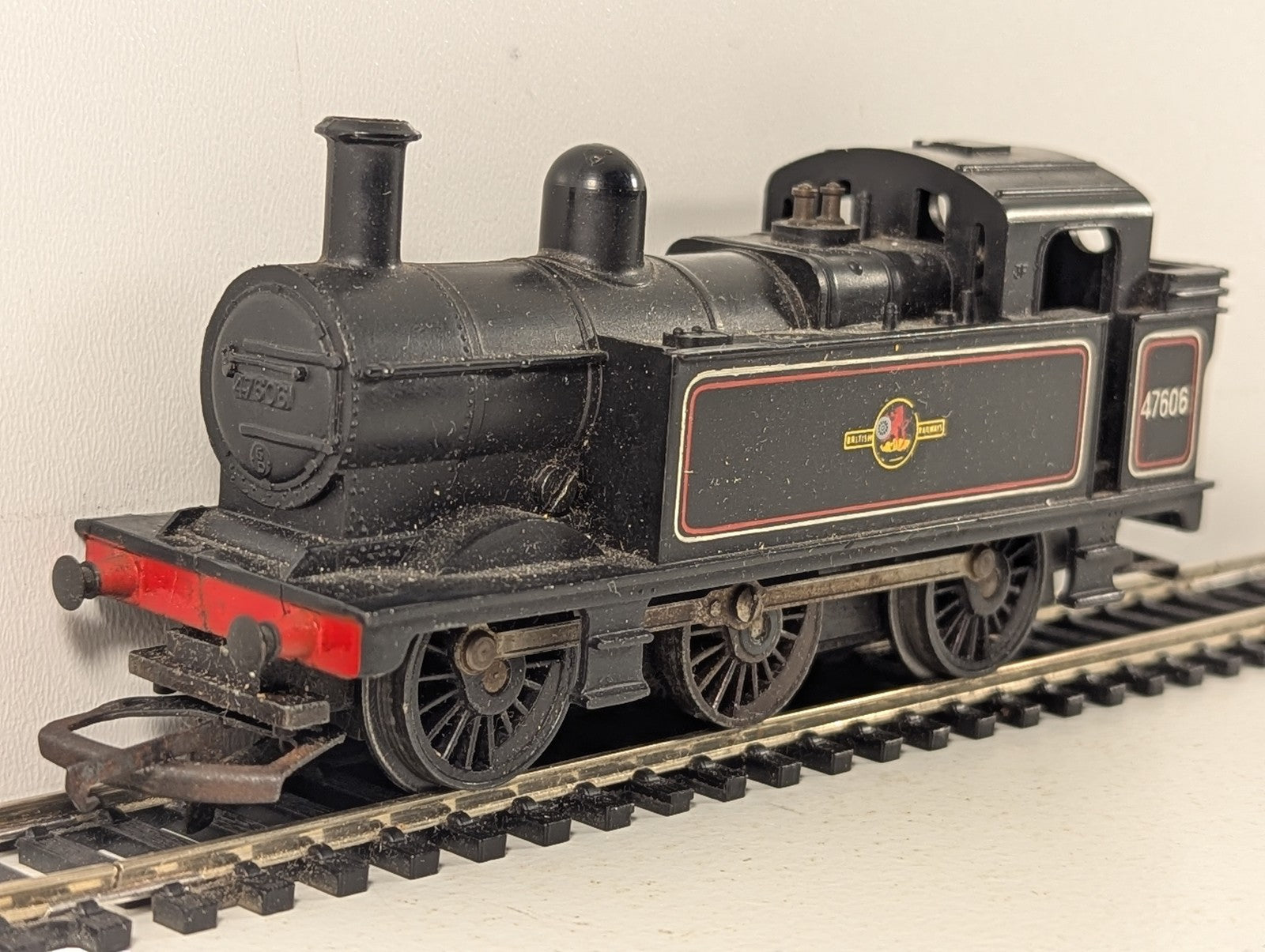 Tri-ang OO Gauge Class 3F Jinty 0-6-0T Locomotive 47606 BR Black (Early Emblem)