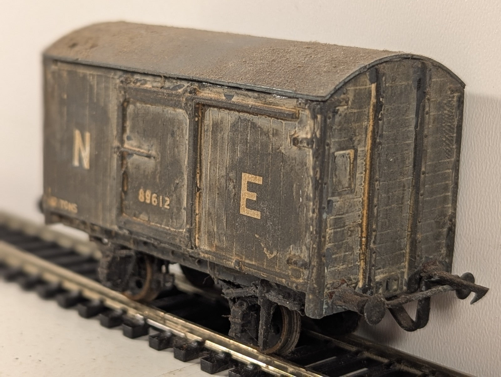 Kitbuilt LNER 12 Ton Ventilated Van Goods Wagon 89612 LNER Grey