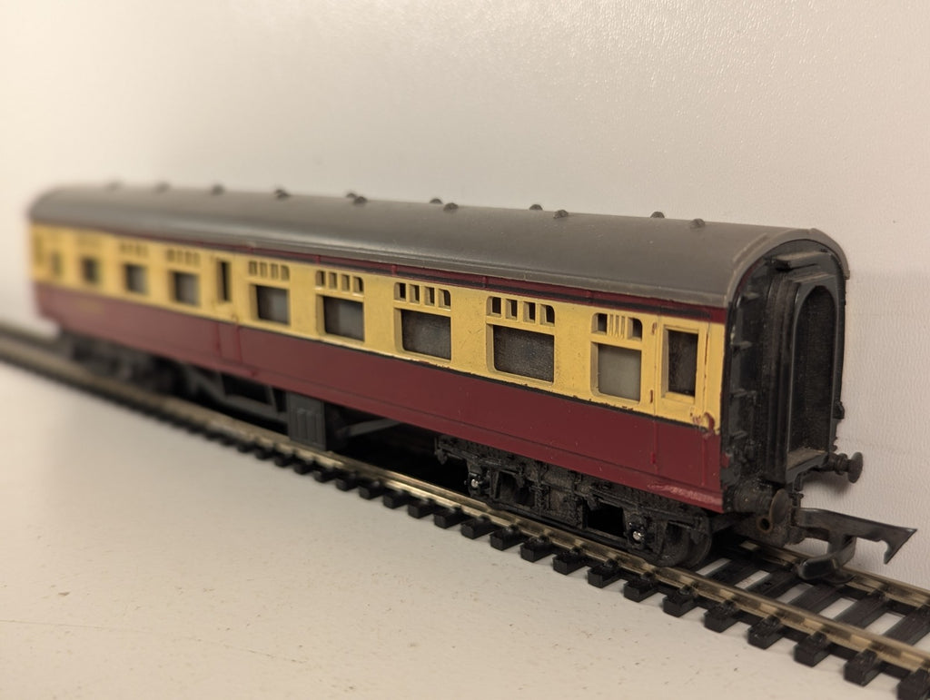 Tri-ang OO Gauge BR Mk1 Composite Coach Passenger Coach M24001