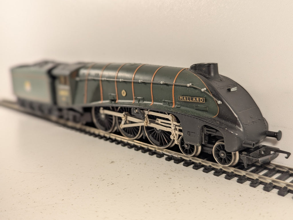 Hornby OO Gauge Class A4 Mallard Steam Locomotive 60022 BR Green