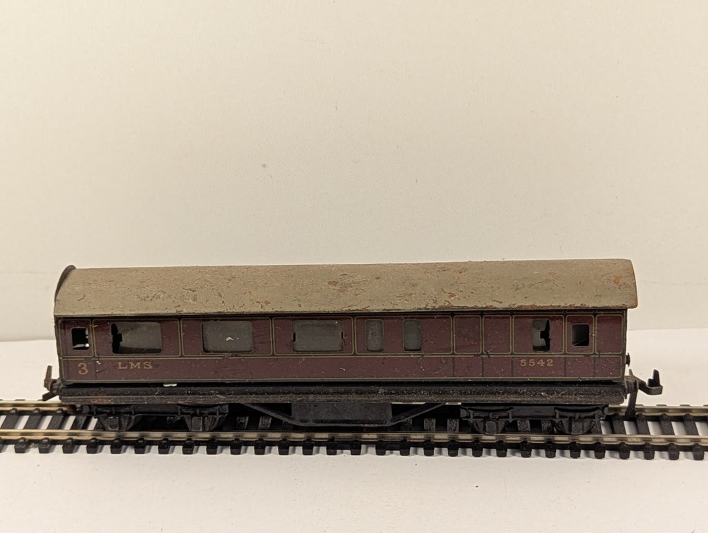 Trix OO Gauge LMS 3rd Class Brake Coach