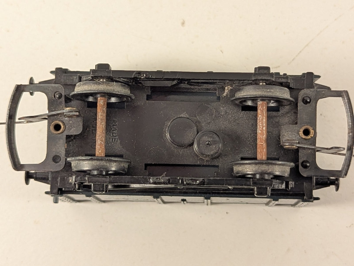 Tri-ang OO Gauge NER Cattle Wagon Rolling Stock 52220 NER Grey R112